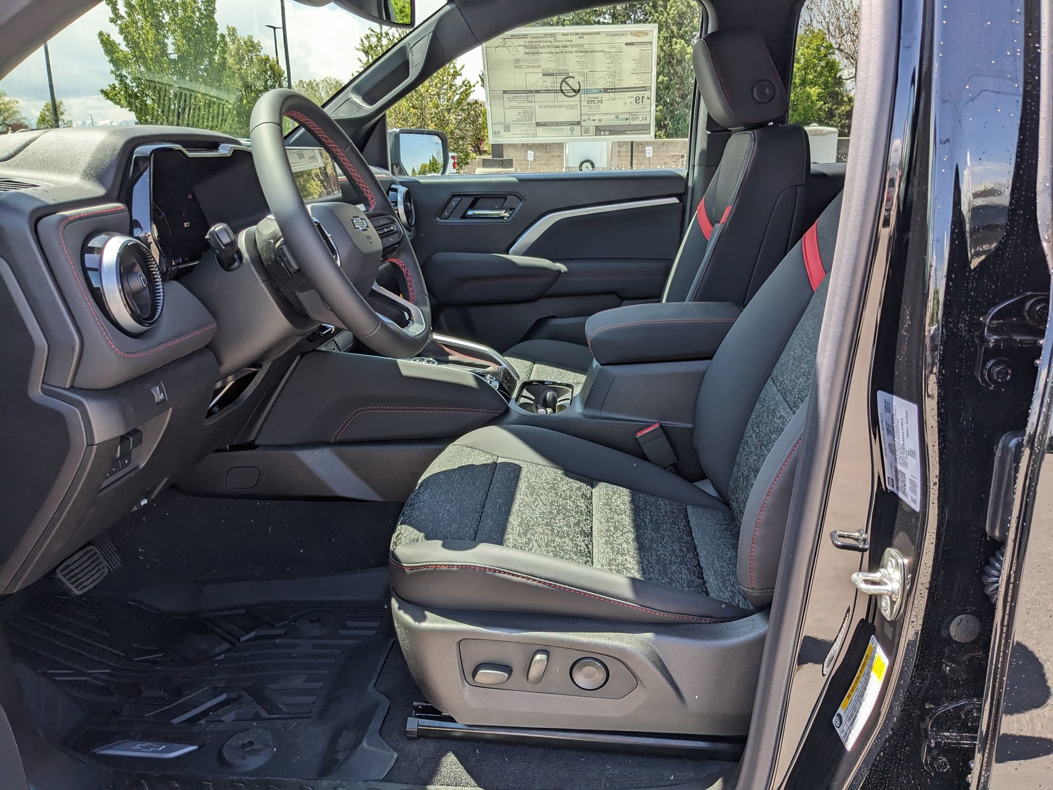 New 2025 Chevrolet Colorado Z71 image 17