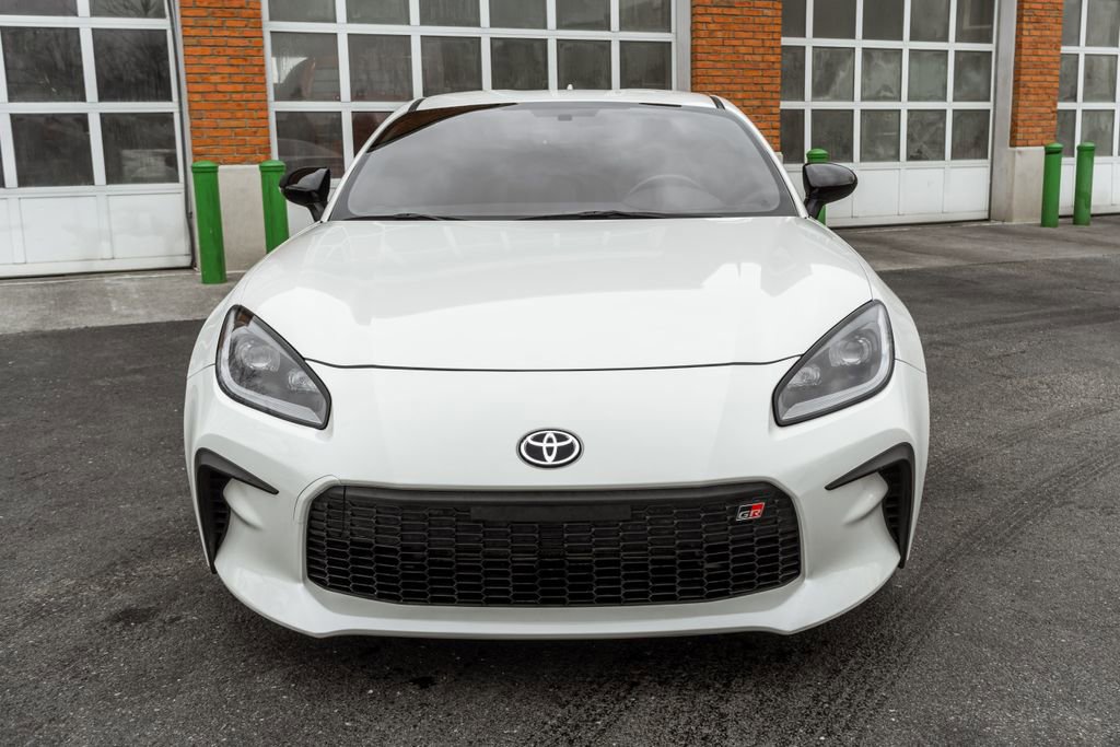 Used 2024 Toyota GR86 RWD image 31