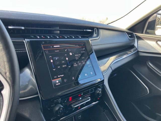 Used 2022 Jeep Grand Cherokee Laredo w/ Luxury Tech Group I image 13