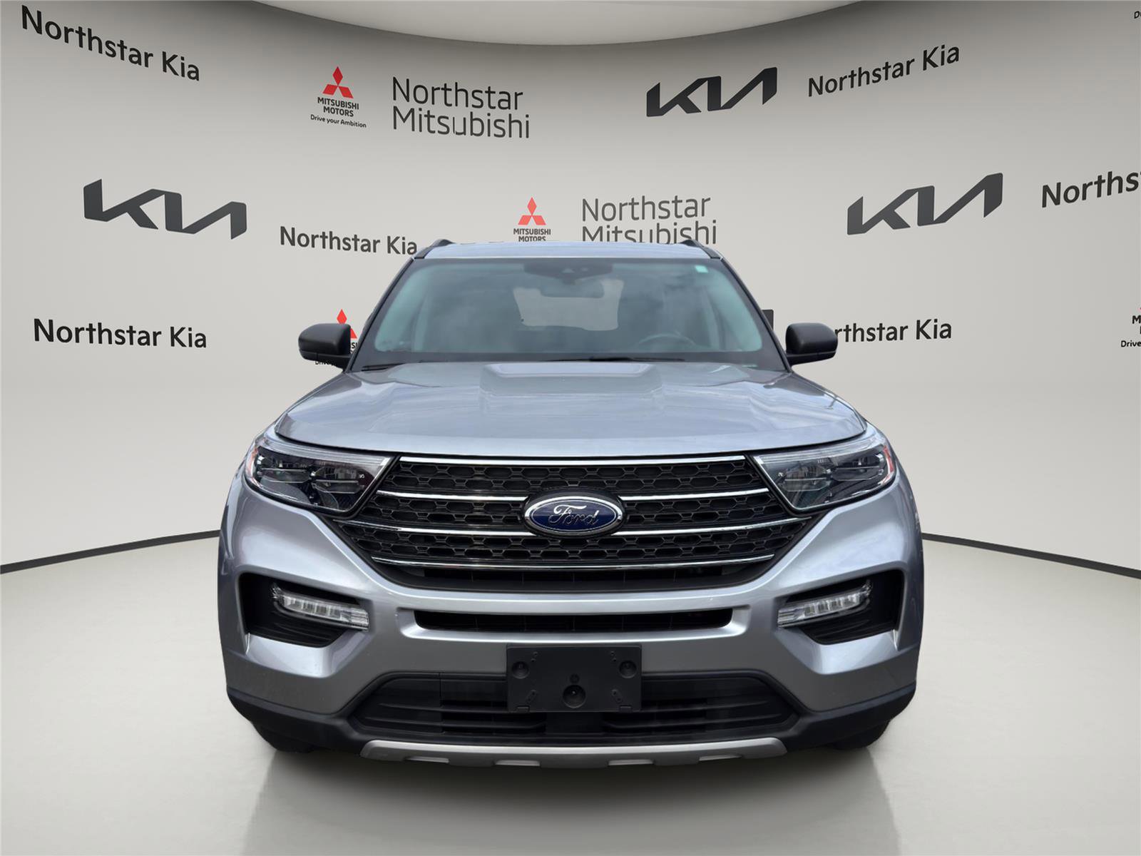 Used 2022 Ford Explorer XLT w/ Equipment Group 202A image 6