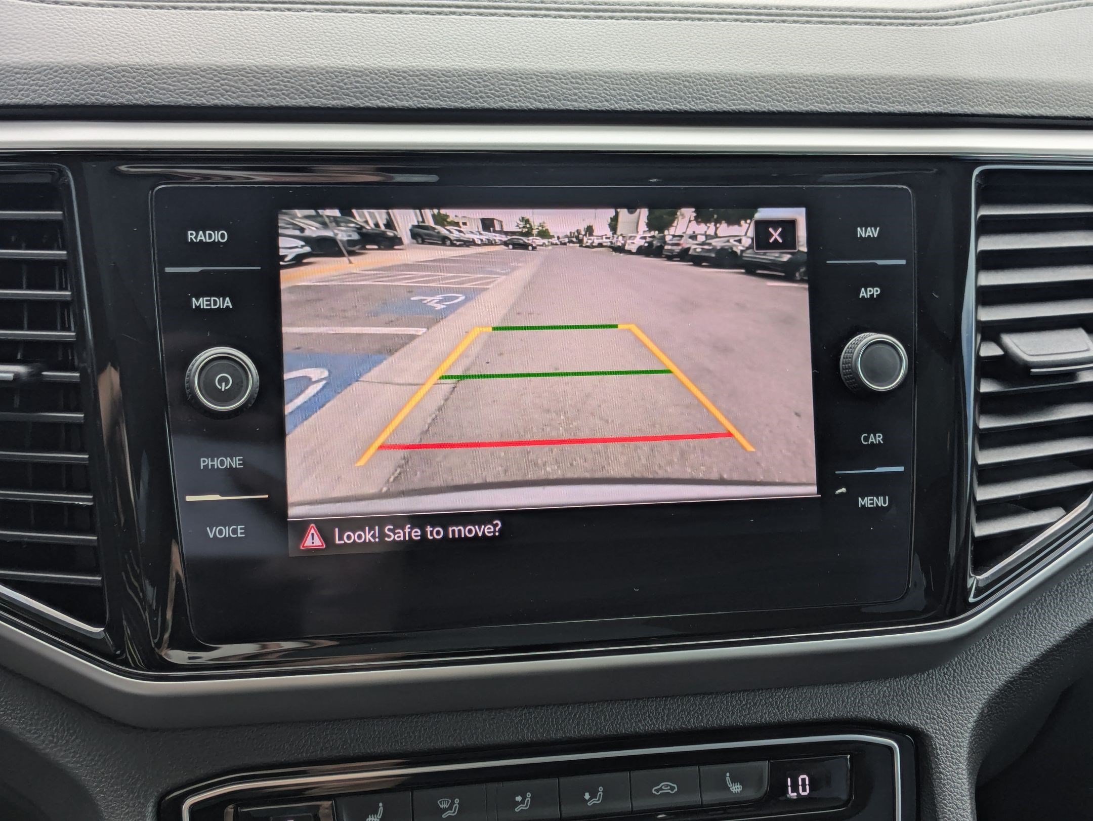 Certified 2023 Volkswagen Atlas SEL R-Line AWD/4WD image 28