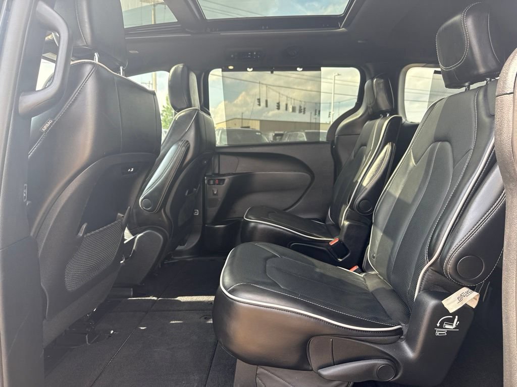 Used 2025 Chrysler Pacifica Limited FWD image 23