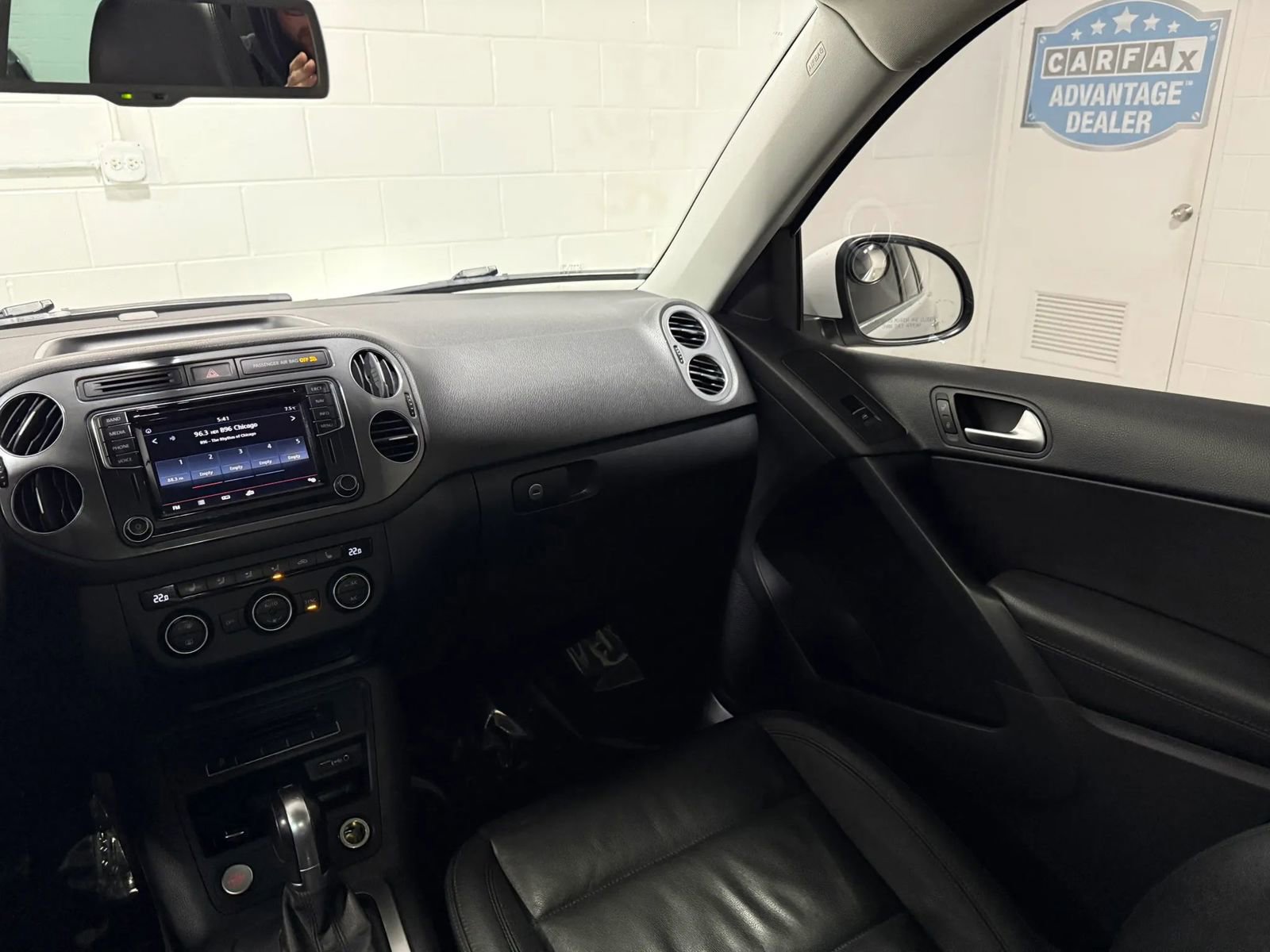 Used 2017 Volkswagen Tiguan SEL FWD image 23