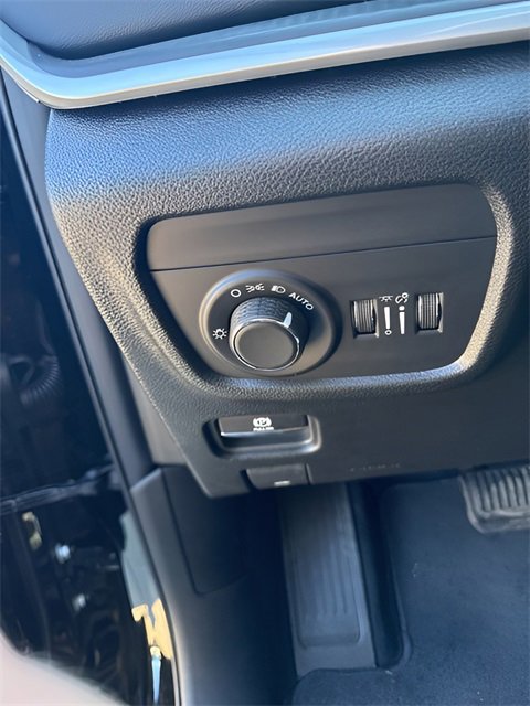 New 2025 Jeep Grand Cherokee L Laredo w/ Luxury Tech Group I image 13