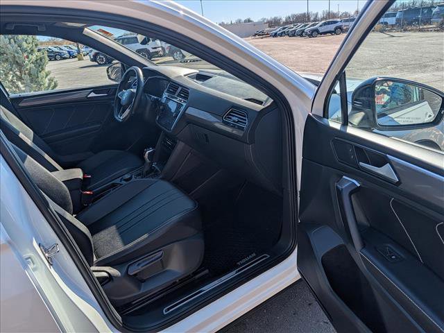 Certified 2023 Volkswagen Tiguan SE R-Line AWD/4WD image 12