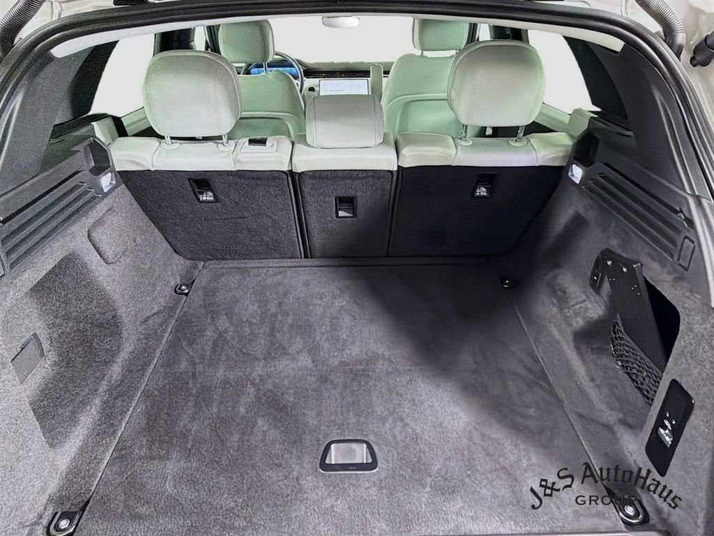 Used 2024 Land Rover Range Rover Sport SE AWD/4WD image 32