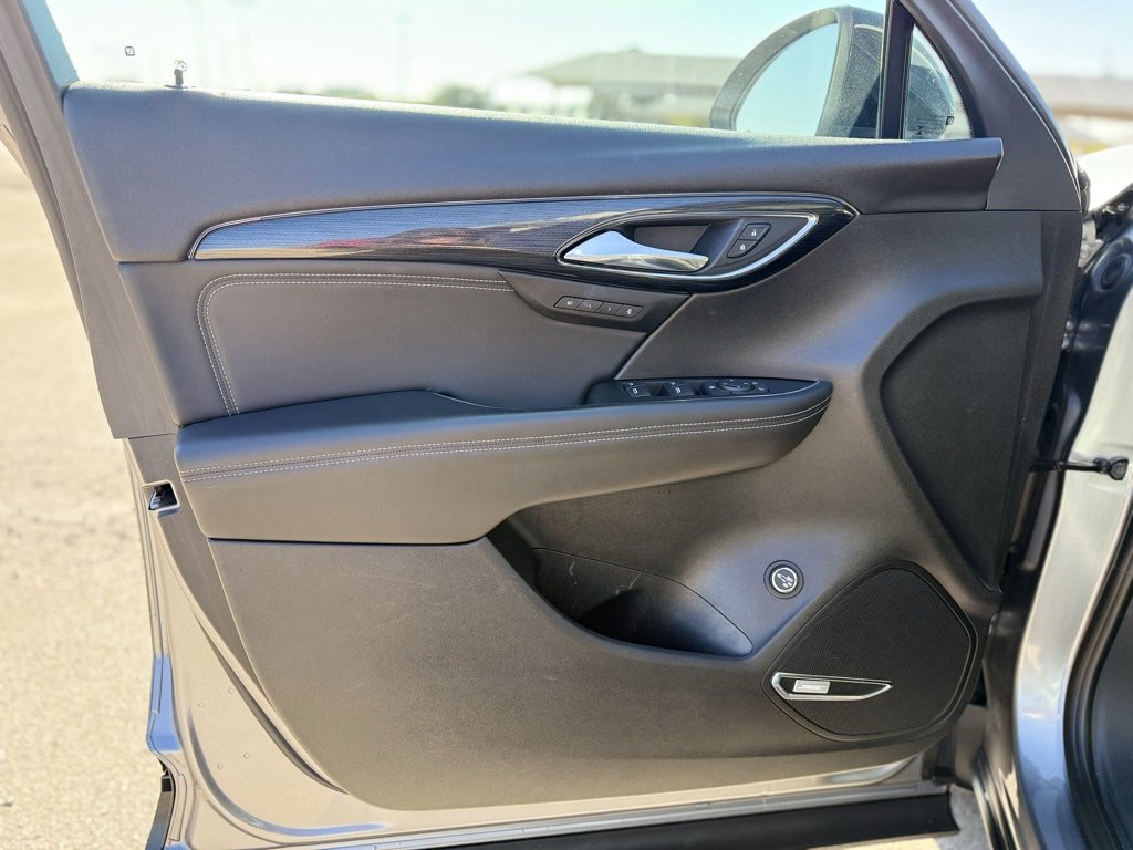 Used 2022 Buick Envision Essence w/ Technology Package I image 8