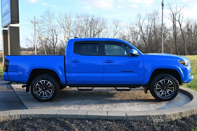 Used 2020 Toyota Tacoma TRD Sport w/ TRD Premium Sport Package image 4