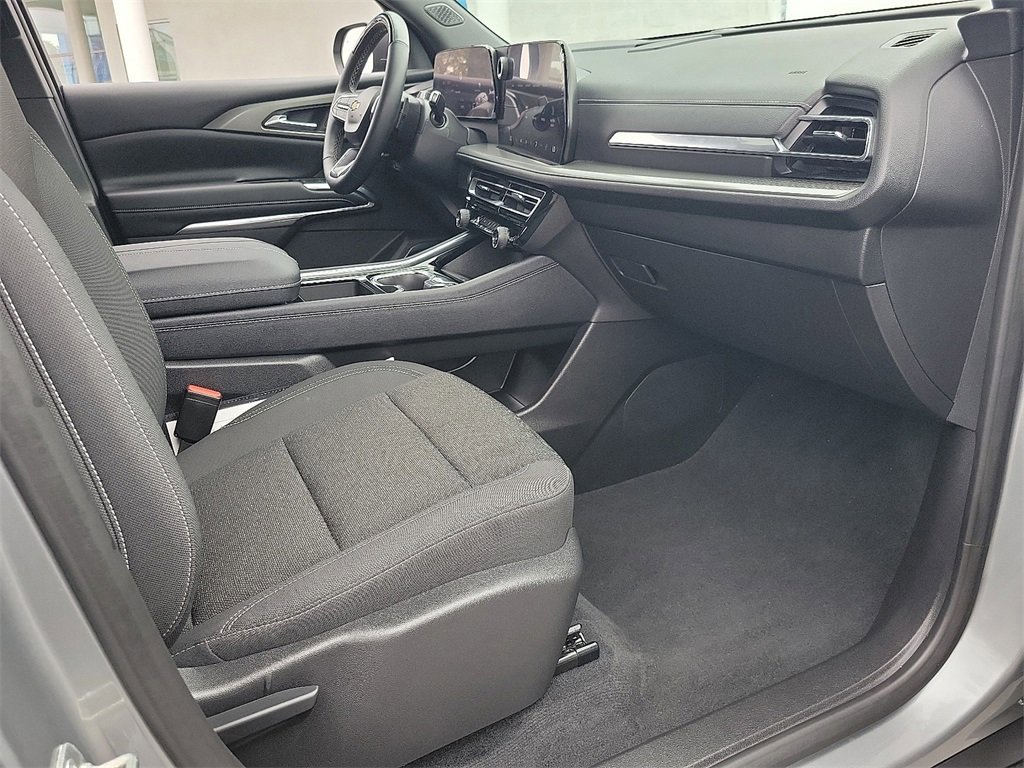 Used 2025 Chevrolet Traverse LT w/ Enhanced Driving Package image 15