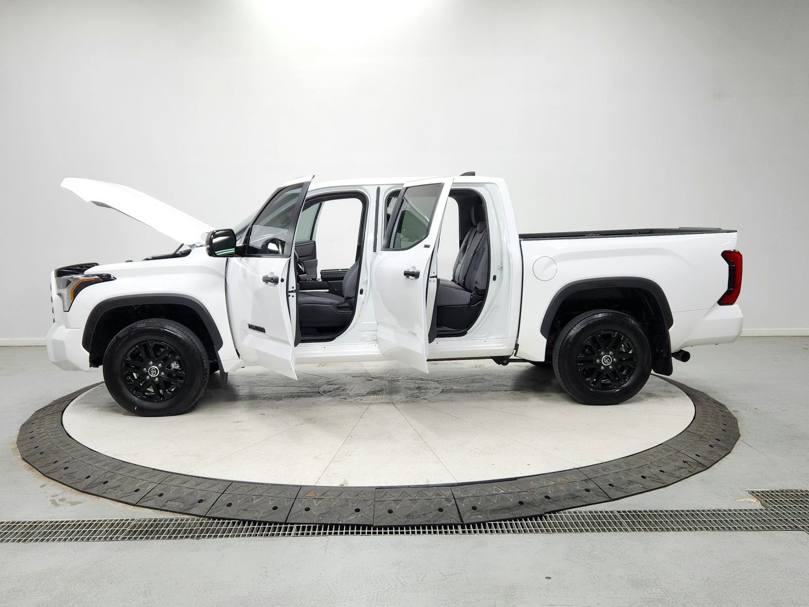 Used 2024 Toyota Tundra SR5 AWD/4WD image 12