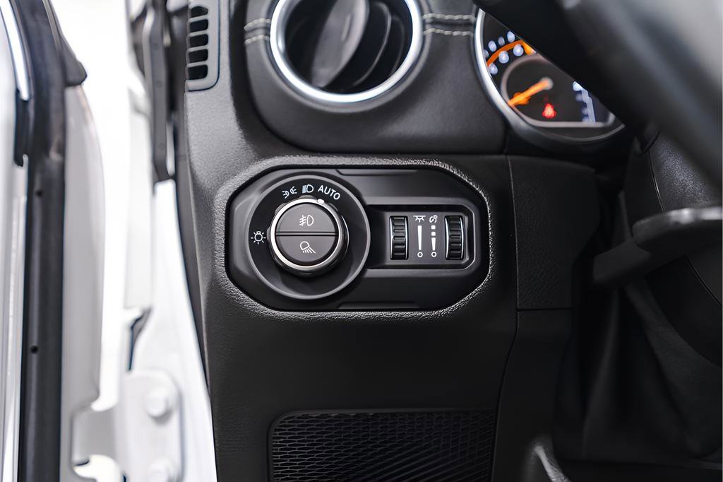 Used 2021 Jeep Gladiator Overland w/ Uconnect 4C Nav & Sound Group image 20