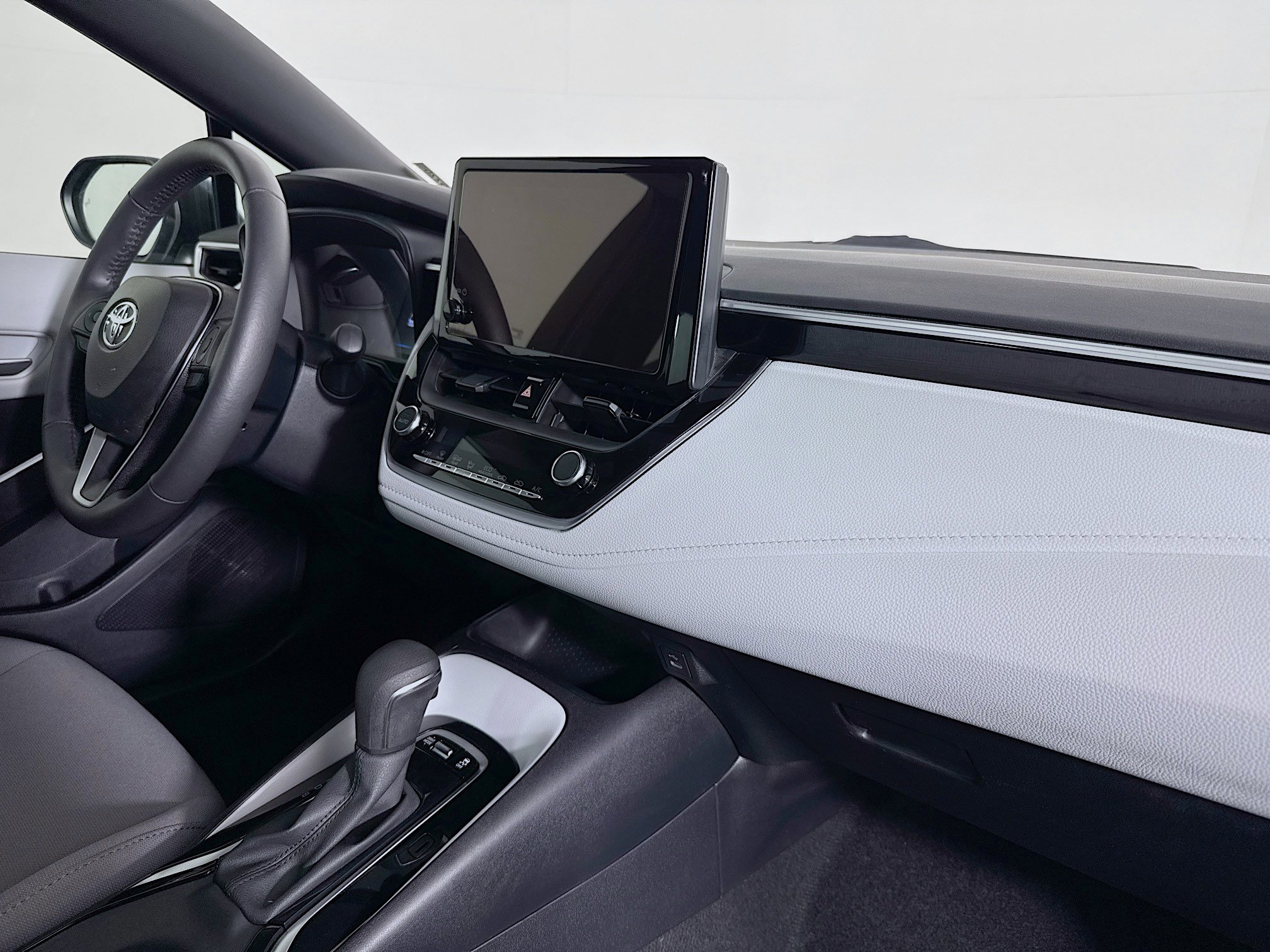 Used 2024 Toyota Corolla SE image 30