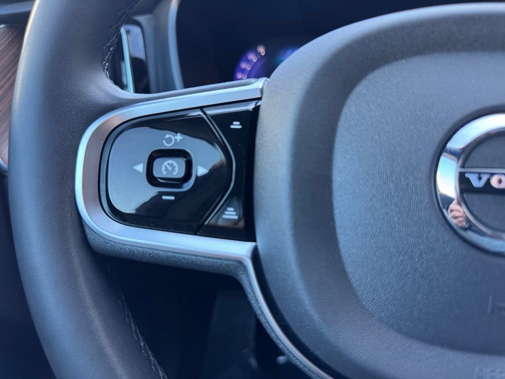 Certified 2023 Volvo XC60 B5 Plus AWD/4WD image 14