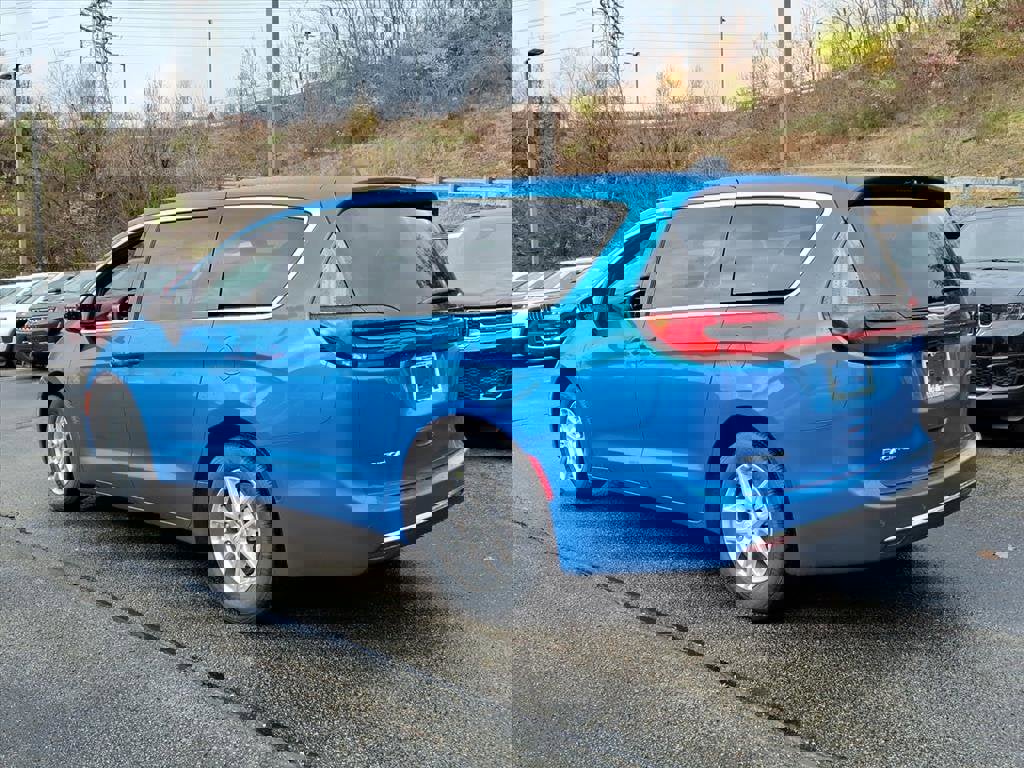 New 2026 Chrysler Pacifica Select image 3