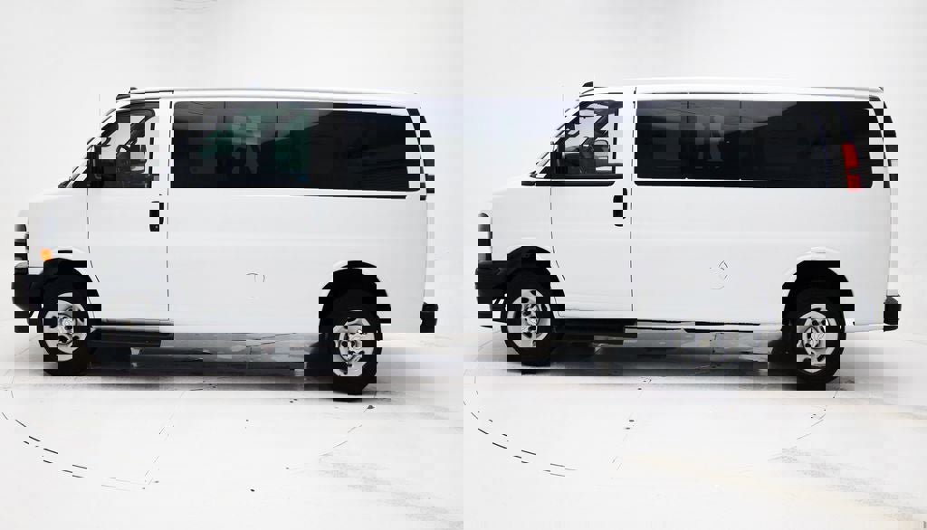 Used 2023 Chevrolet Express 3500 LS image 5