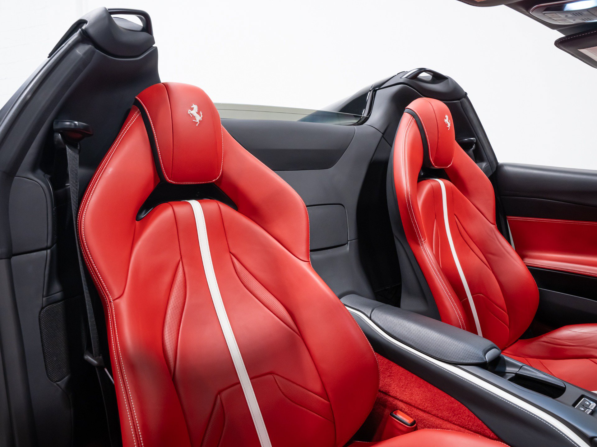 Used 2023 Ferrari 812 GTS RWD image 78