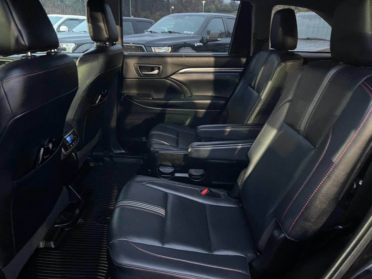 Used 2019 Toyota Highlander SE AWD/4WD image 21