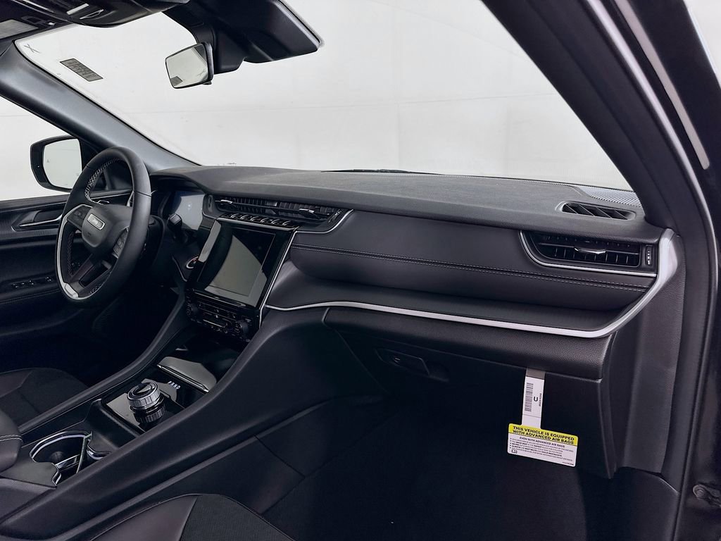 New 2025 Jeep Grand Cherokee L Altitude image 38