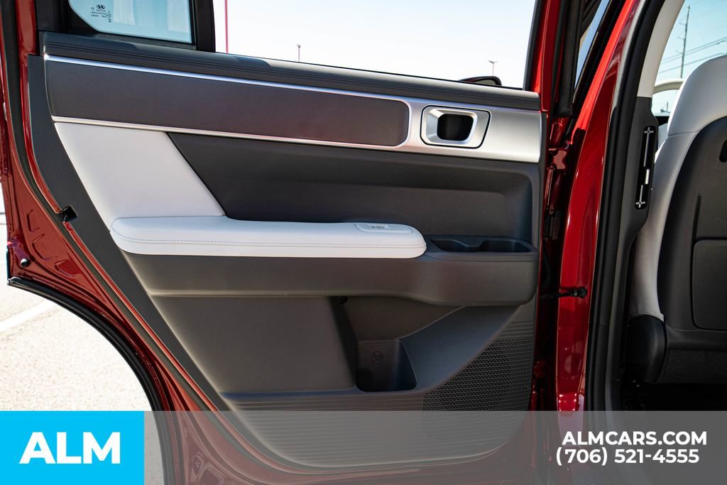 Used 2025 Hyundai Santa Fe SEL image 16