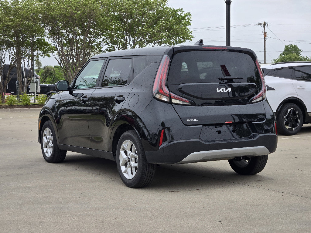 Certified 2025 Kia Soul LX w/ LX Technology Package image 3