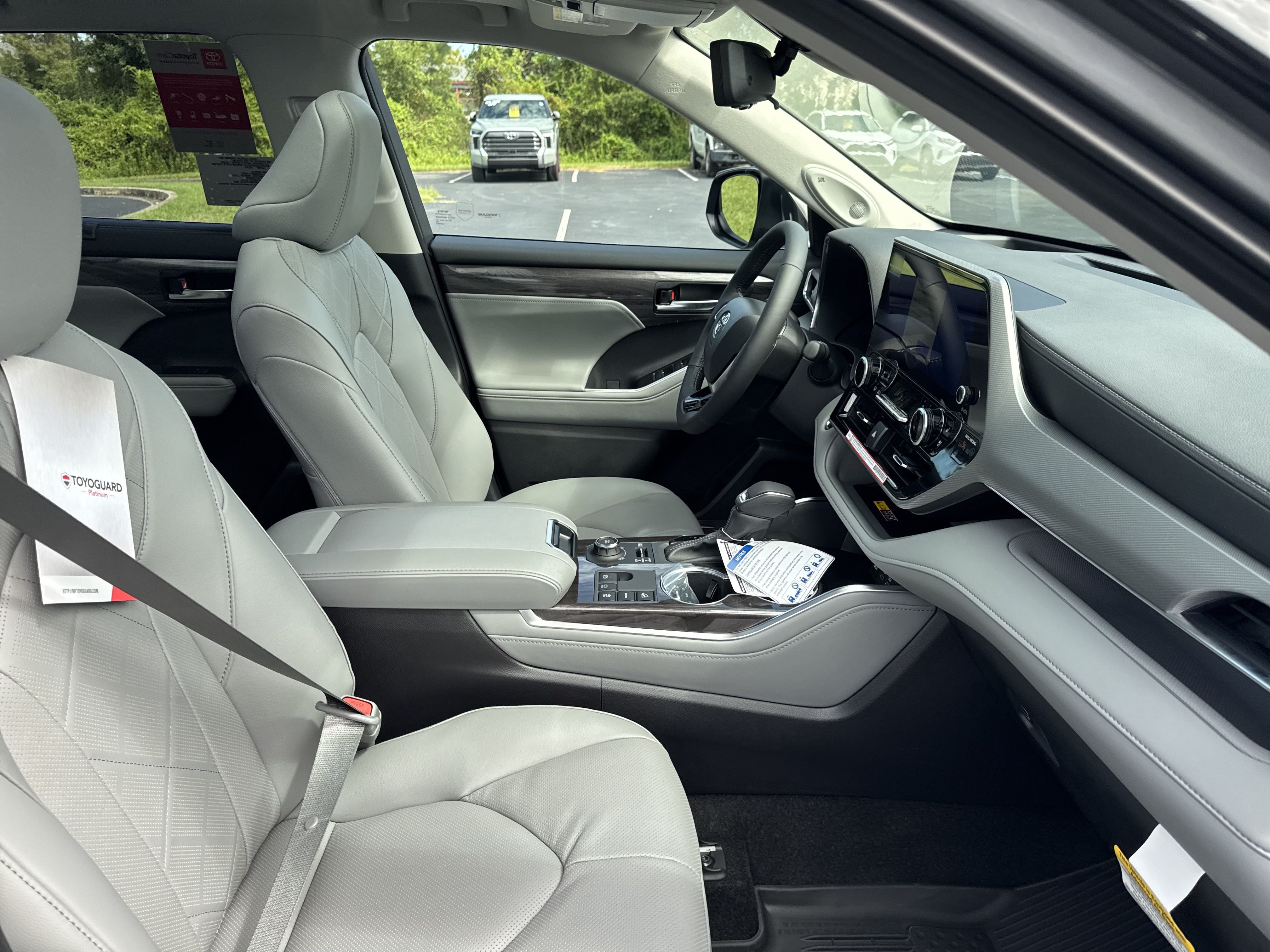 New 2025 Toyota Highlander Platinum AWD/4WD image 37