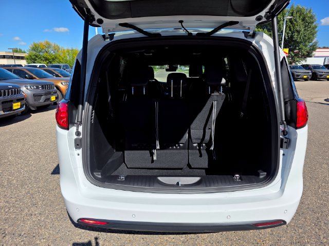New 2027 Chrysler Pacifica LX FWD image 12