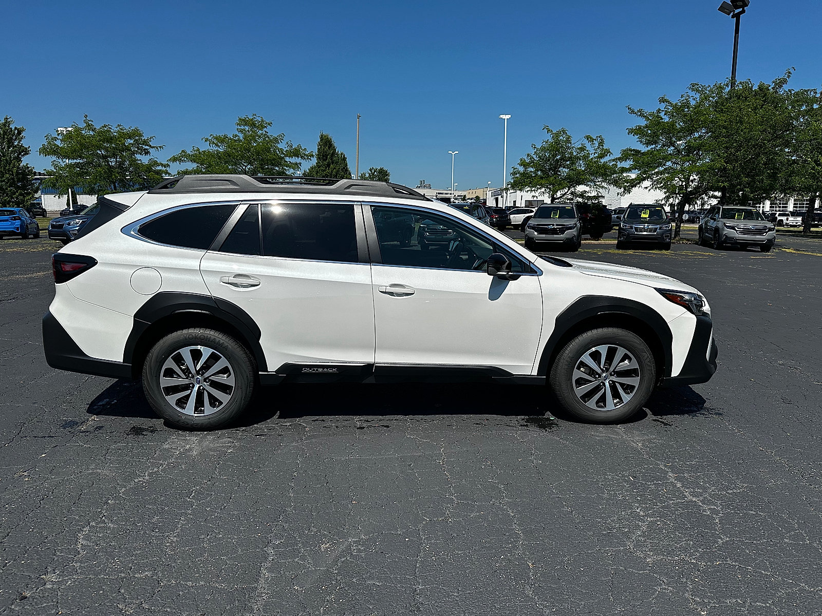 Certified 2025 Subaru Outback Premium AWD/4WD image 2