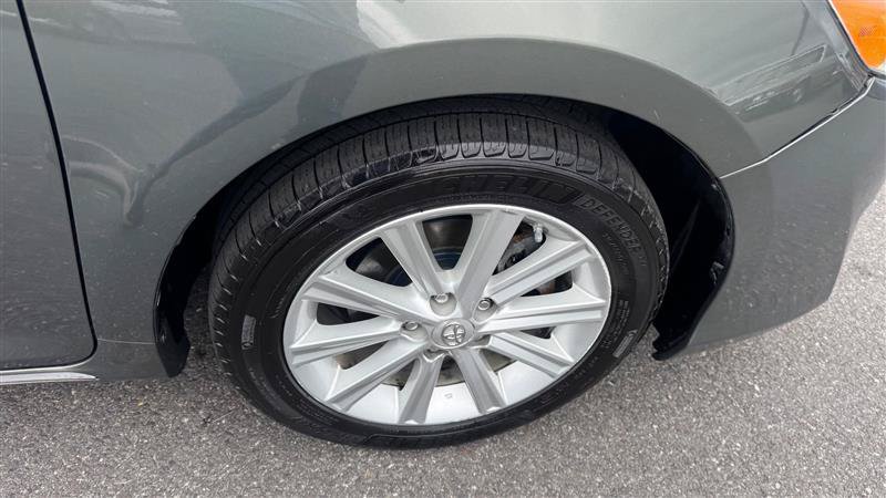 Used 2012 Toyota Camry XLE w/ Leather Pkg FWD image 27