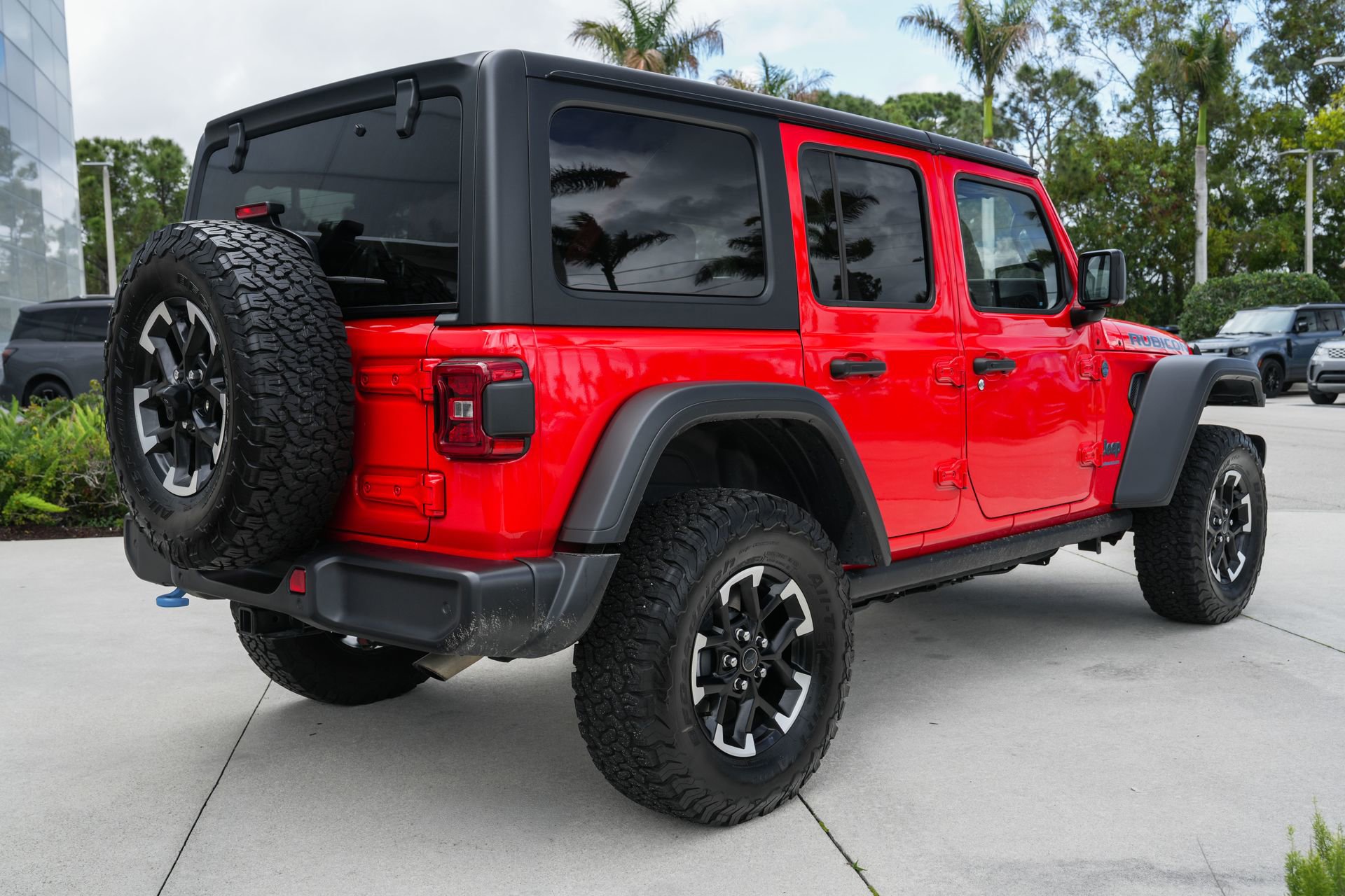 Used 2025 Jeep Wrangler Unlimited Rubicon 4xe w/ Safety Group image 9