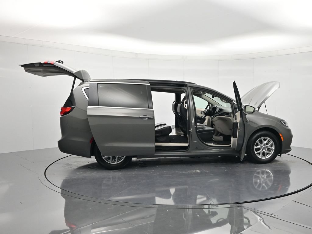 Used 2022 Chrysler Pacifica Touring-L FWD image 47
