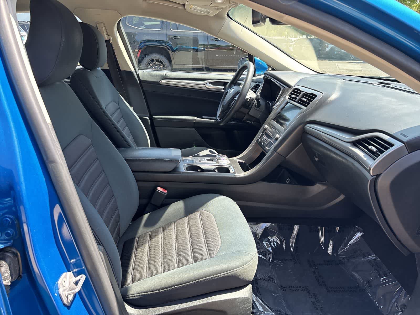 Used 2019 Ford Fusion SE FWD image 5