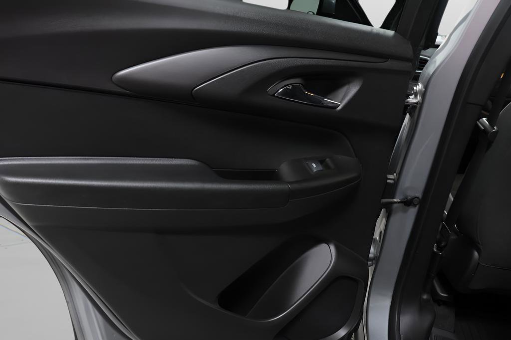 Used 2023 Chevrolet TrailBlazer LT w/ LPO, Blackout Package image 23