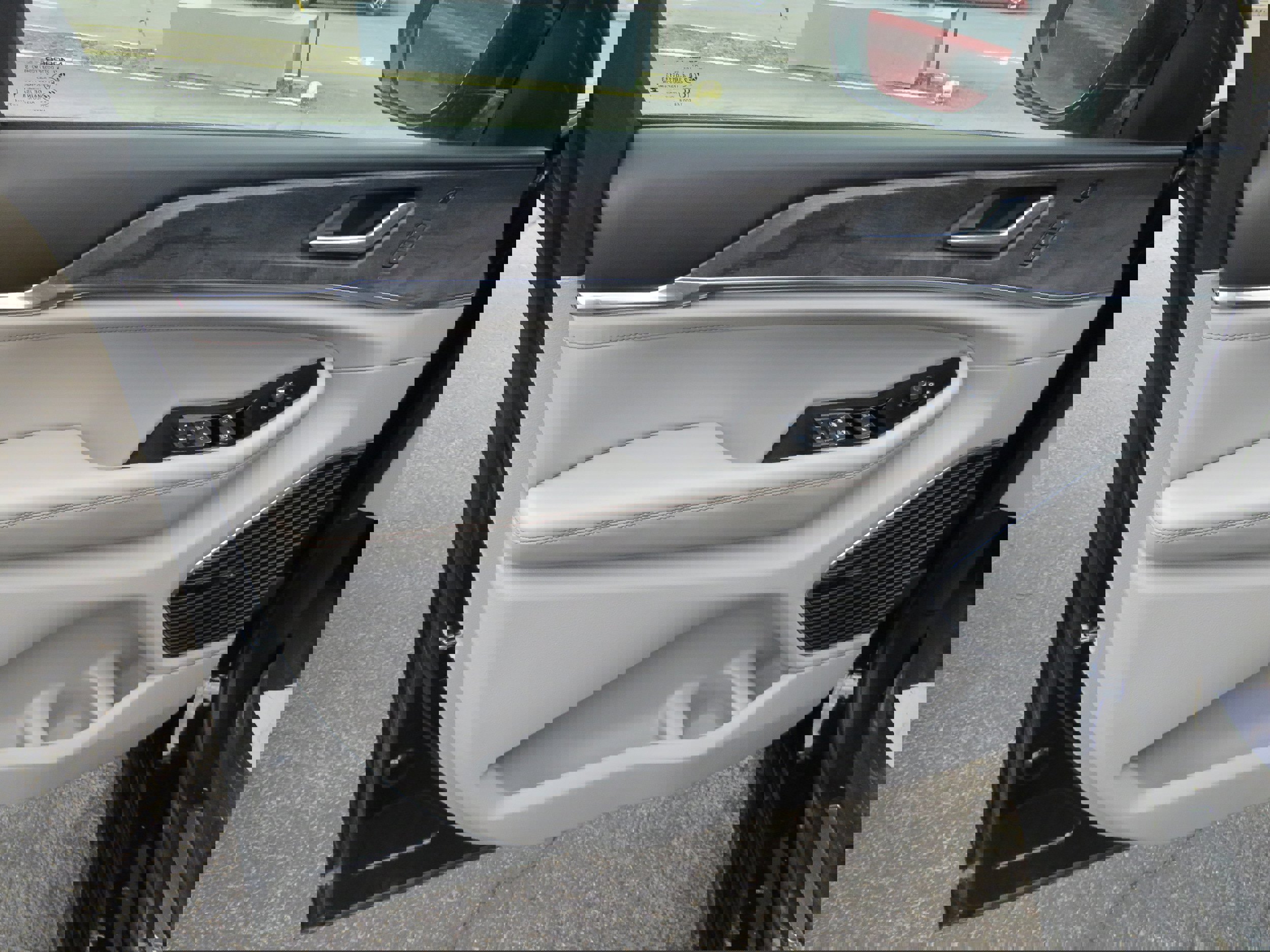 Used 2023 Jeep Grand Cherokee Overland w/ Adv Protech Group III image 16