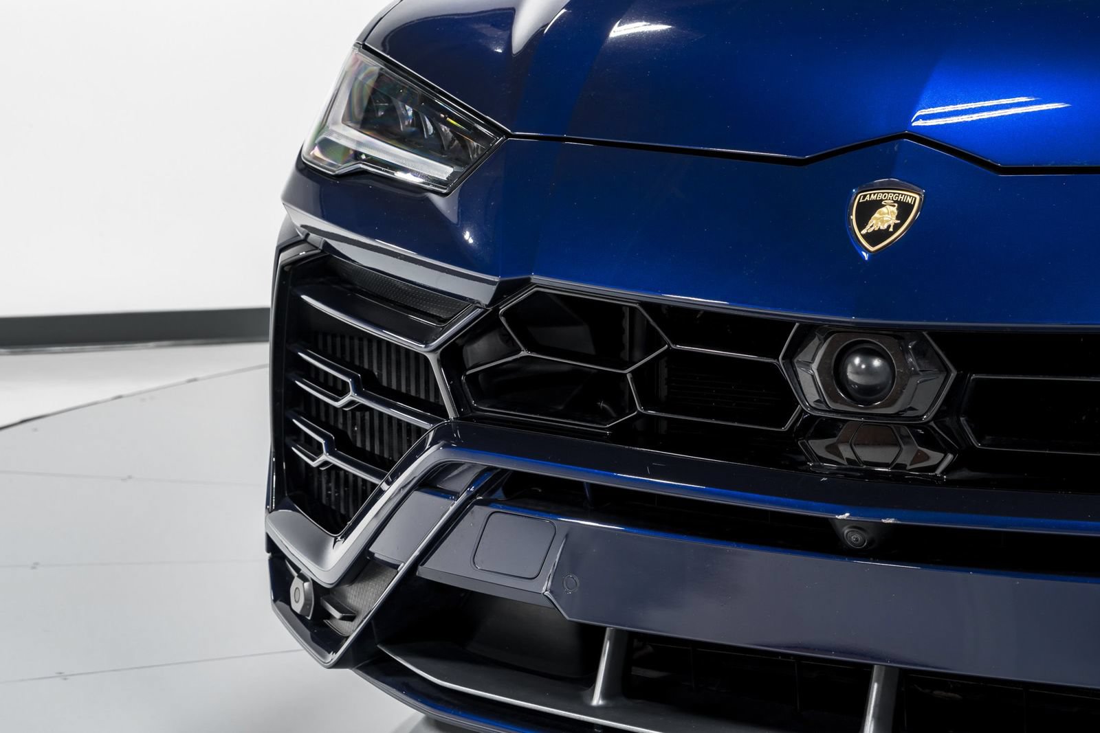 Used 2021 Lamborghini Urus AWD/4WD image 46