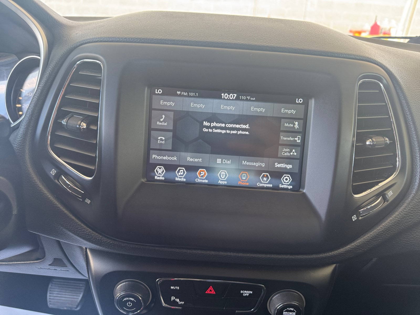 Used 2018 Jeep Compass Latitude w/ Popular Equipment Group FWD image 19
