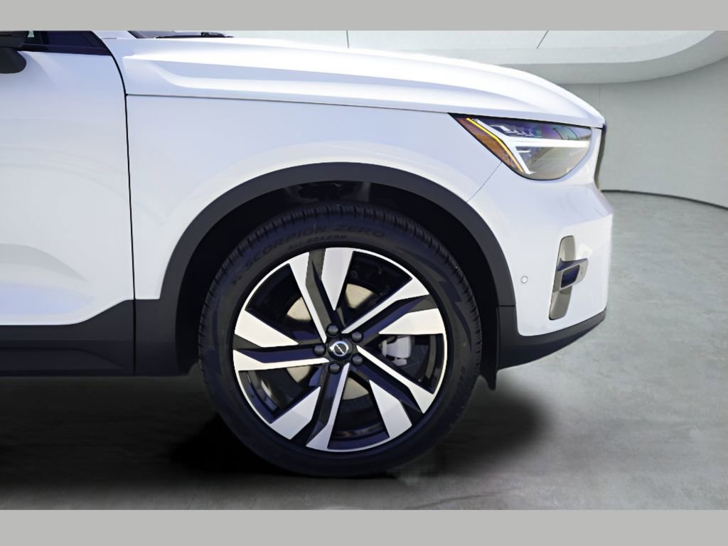 New 2026 Volvo XC40 B5 Plus w/ Protection Package image 22
