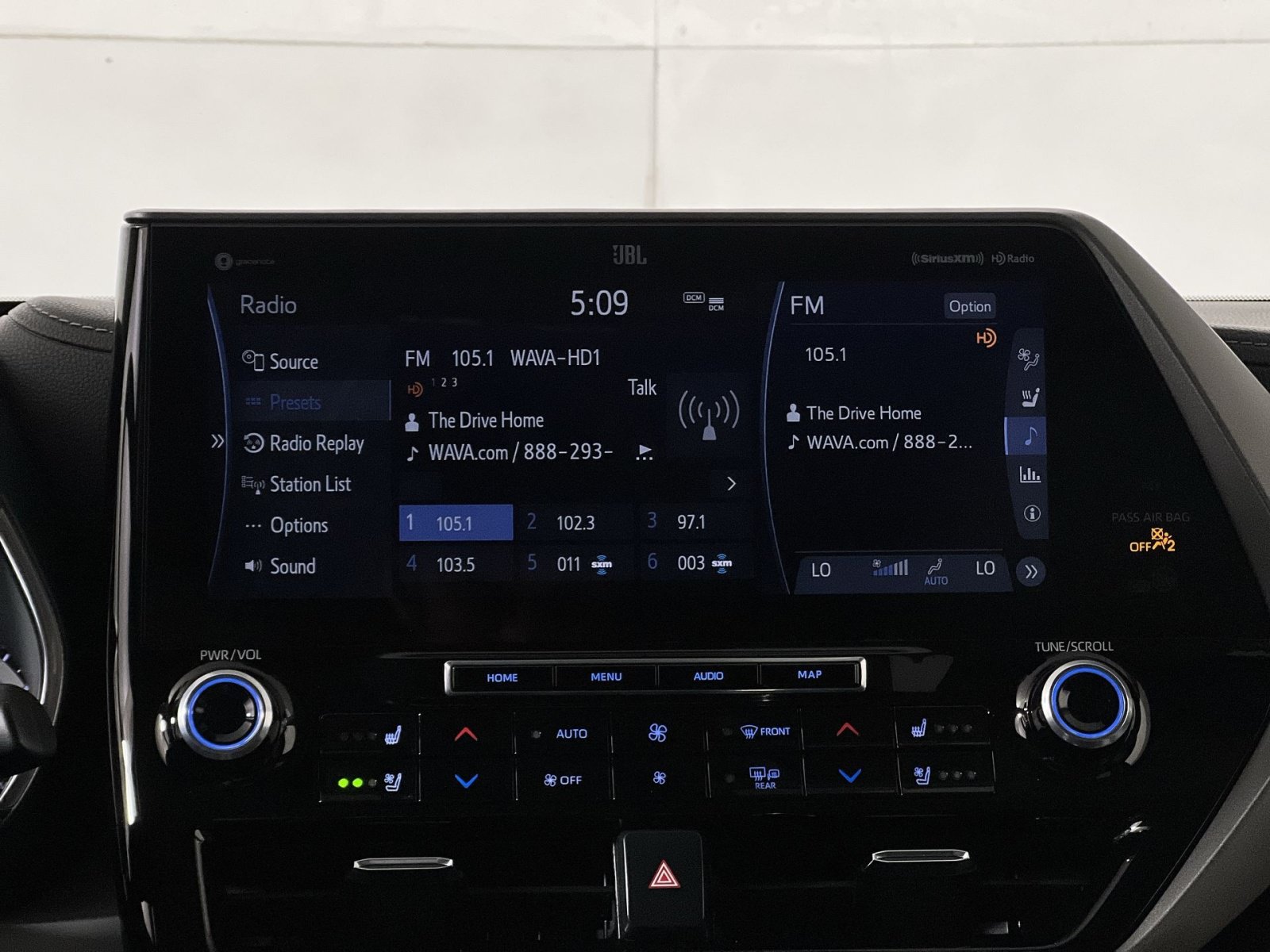 Used 2021 Toyota Highlander Limited AWD/4WD image 18