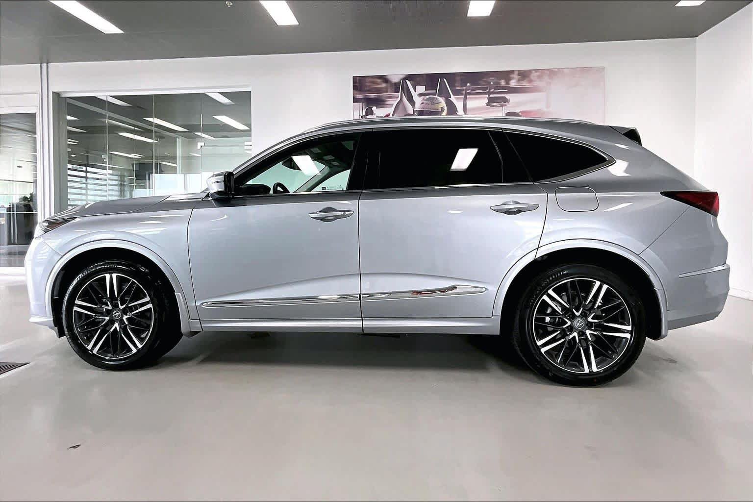 Used 2026 Acura MDX SH-AWD w/ Advance Package image 3