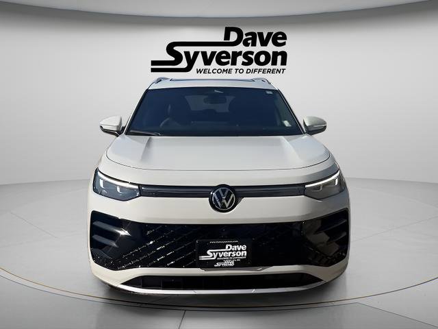 New 2026 Volkswagen Tiguan SEL R-Line AWD/4WD image 2