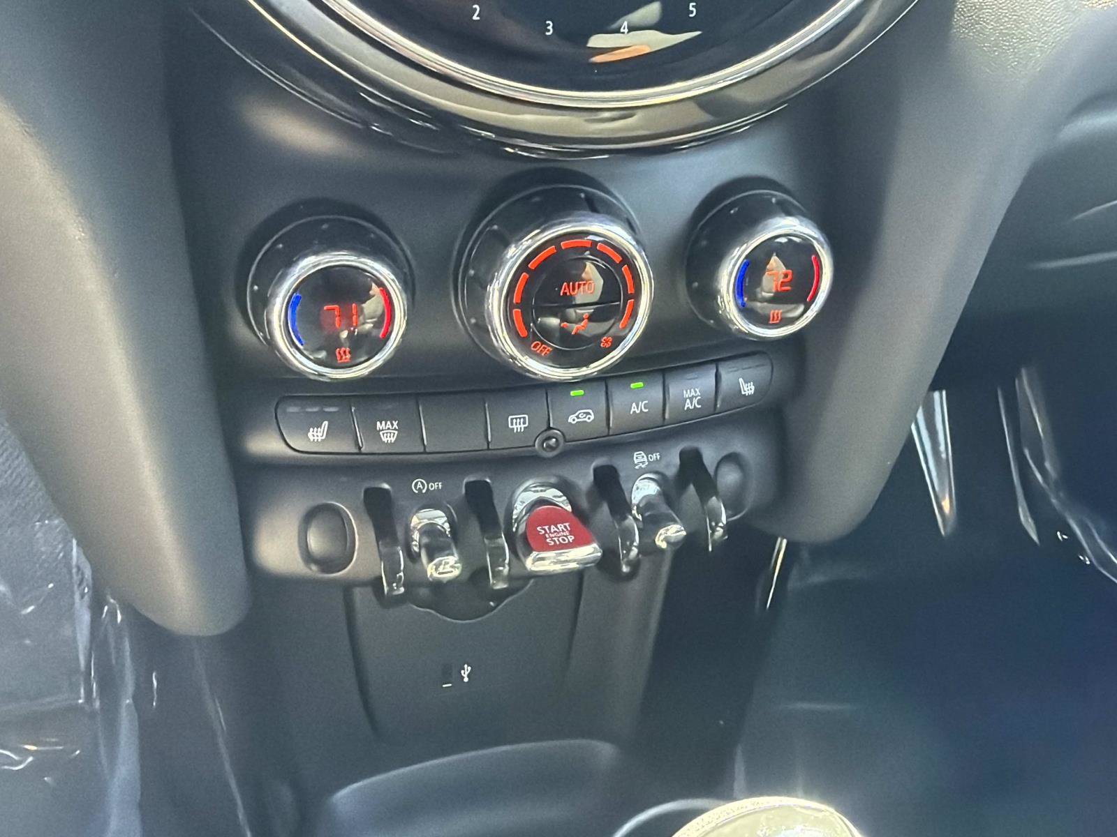 Used 2024 MINI Cooper 4-Door Hardtop FWD image 21