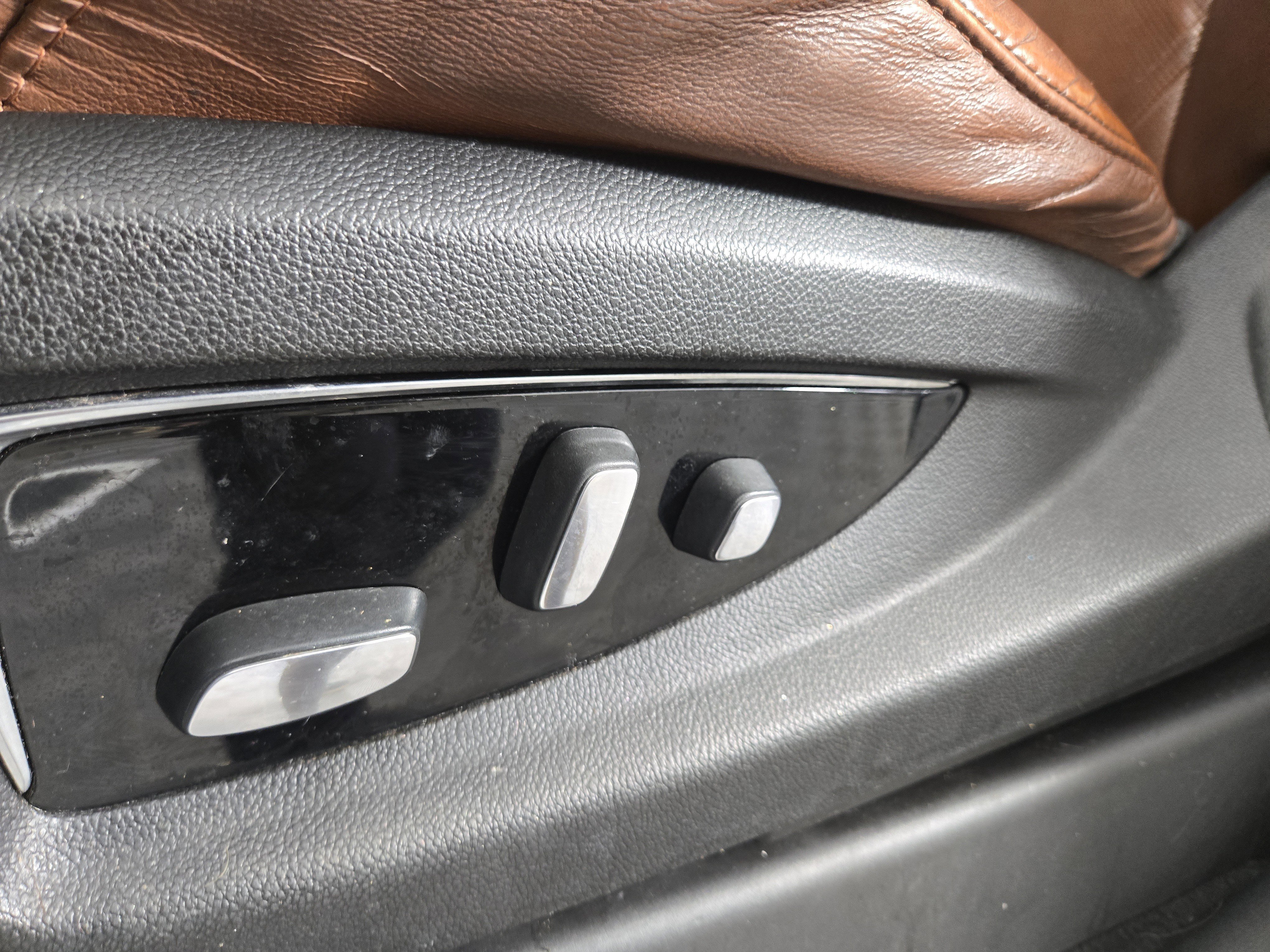 Used 2018 Cadillac Escalade Premium Luxury w/ LPO, Radiant Package image 31