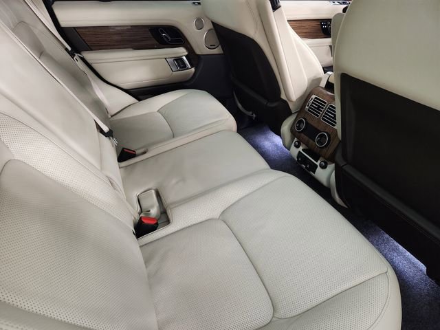 Used 2020 Land Rover Range Rover HSE image 32