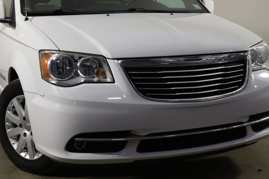 Used 2016 Chrysler Town & Country Touring w/ Driver Convenience Group image 38
