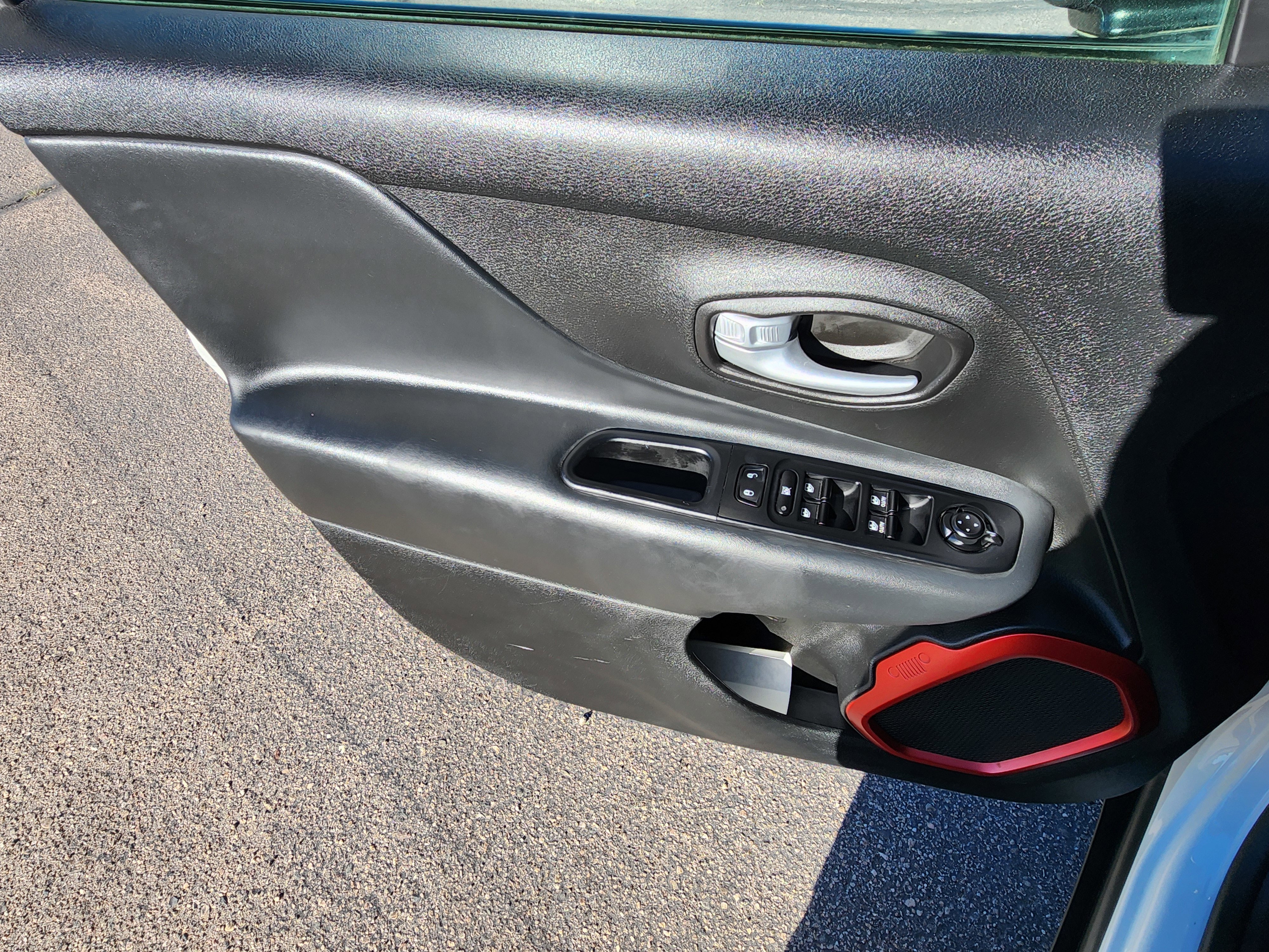 Used 2023 Jeep Renegade Trailhawk image 17