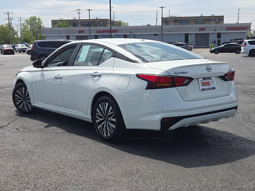 Used 2025 Nissan Altima 2.5 SV FWD image 17