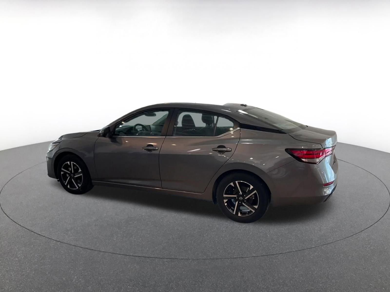 Used 2025 Nissan Sentra SV image 10