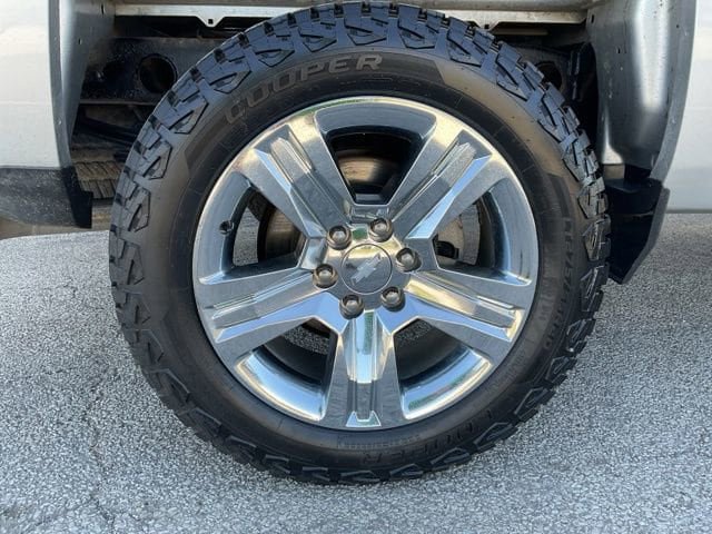 Used 2018 Chevrolet Silverado 1500 Custom w/ Custom Value Package AWD/4WD image 13