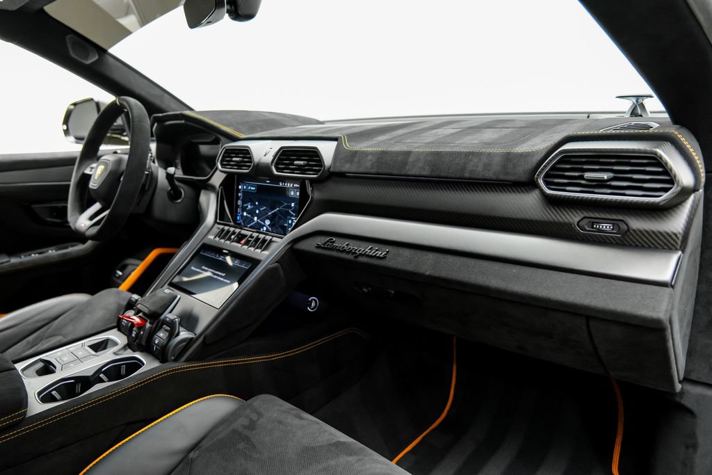 Used 2023 Lamborghini Urus Performante AWD/4WD image 13