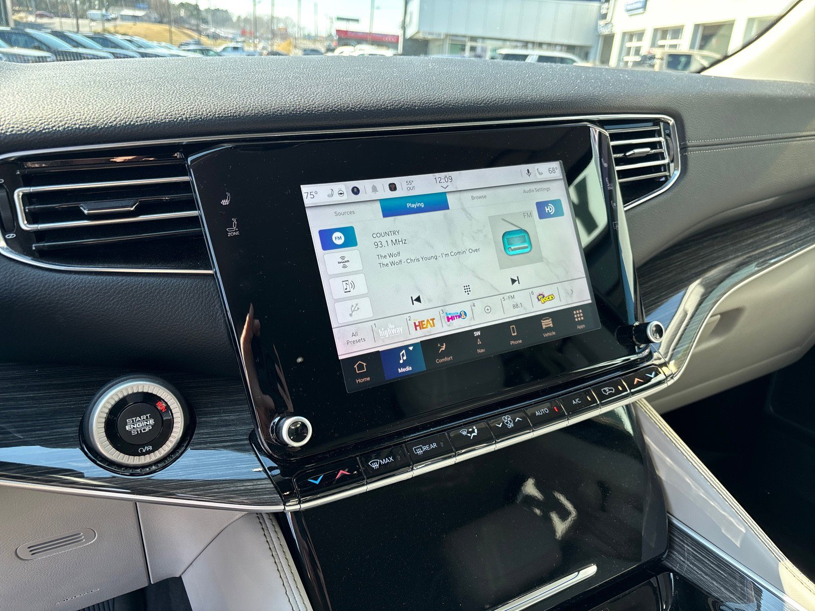 Used 2022 Jeep Wagoneer Series III w/ Flexible Seating Group image 21