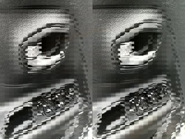 Used 2023 Jeep Renegade Latitude AWD/4WD image 16